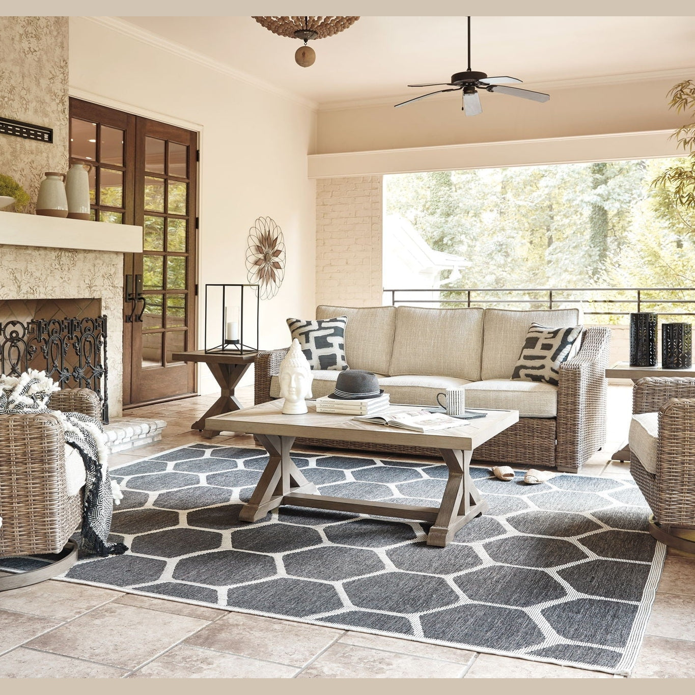 Beachcroft - Sofa With Cushion