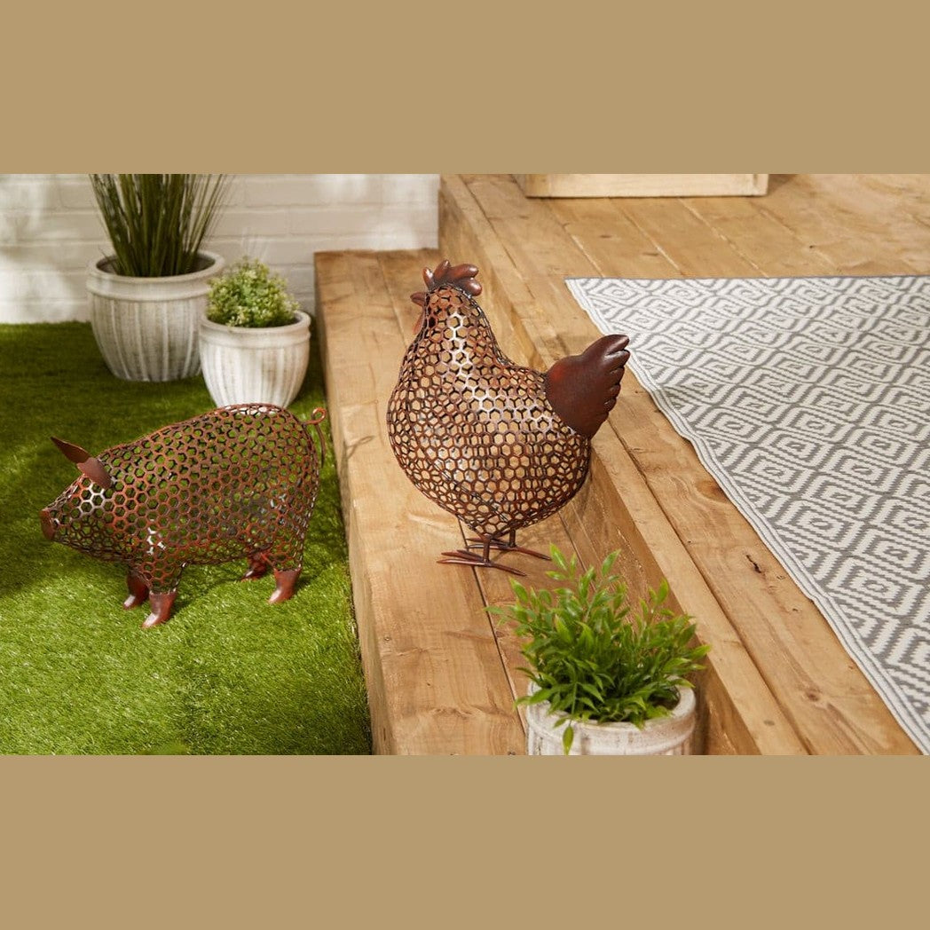CHICKEN WIRE PIG SCULPTURE