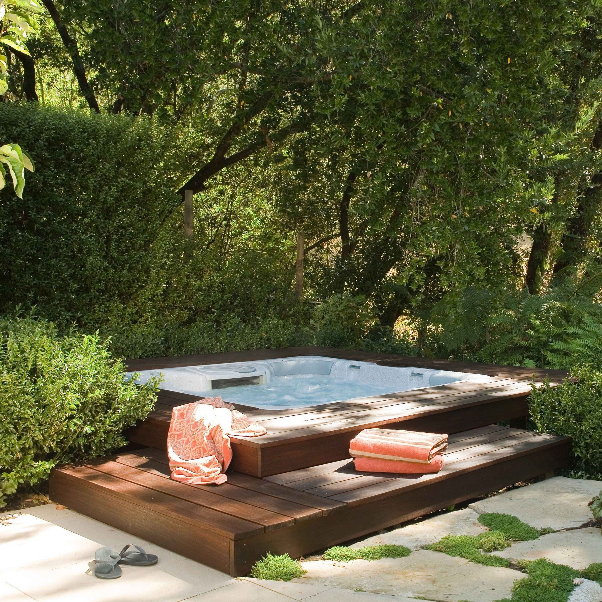 Colorado Hot Tub Spa â€“ 5' x 7' Outdoor Spa for 4 Adults