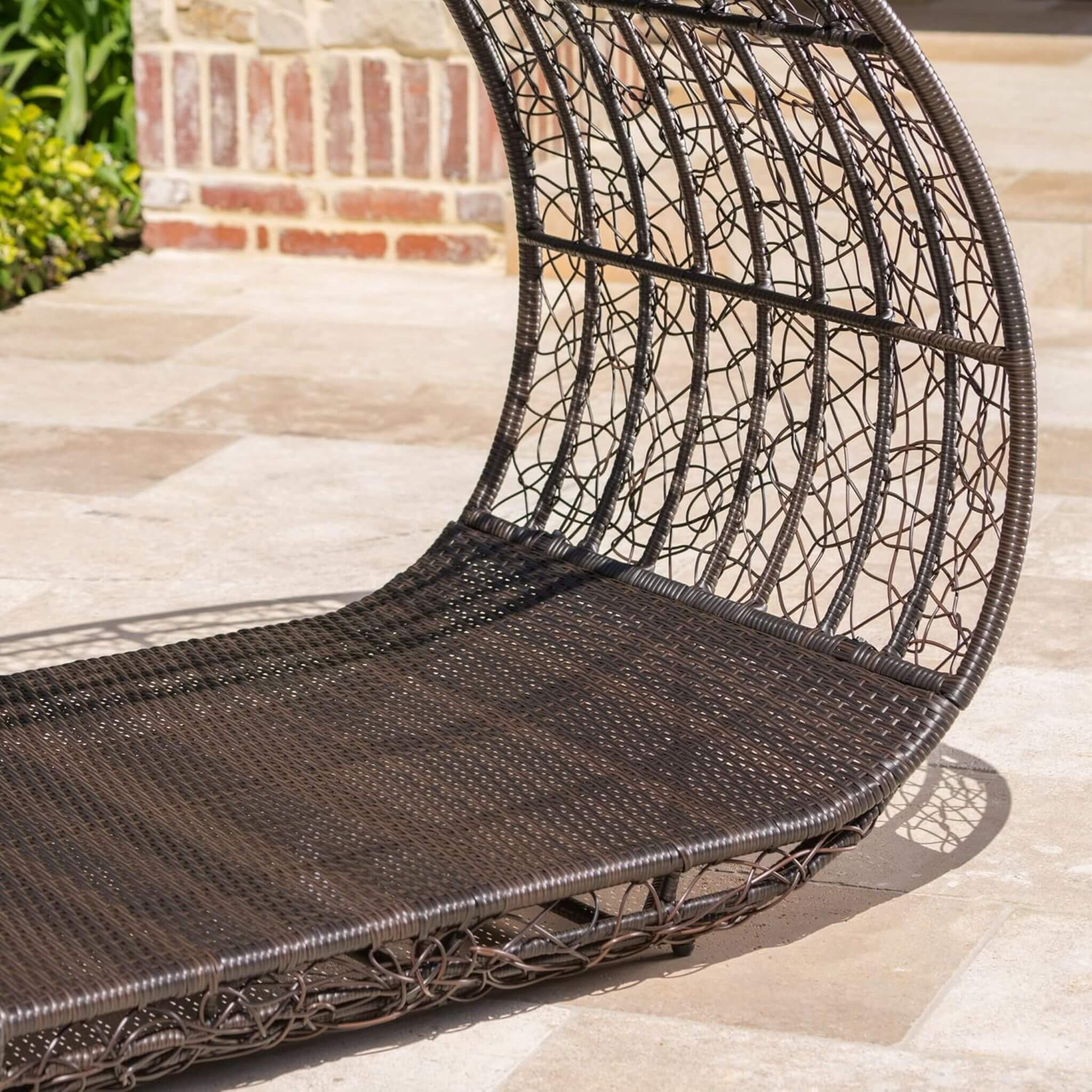 Large 2-Person Abigal Outdoor Wicker Daybed with Aluminum Frame and Cushions