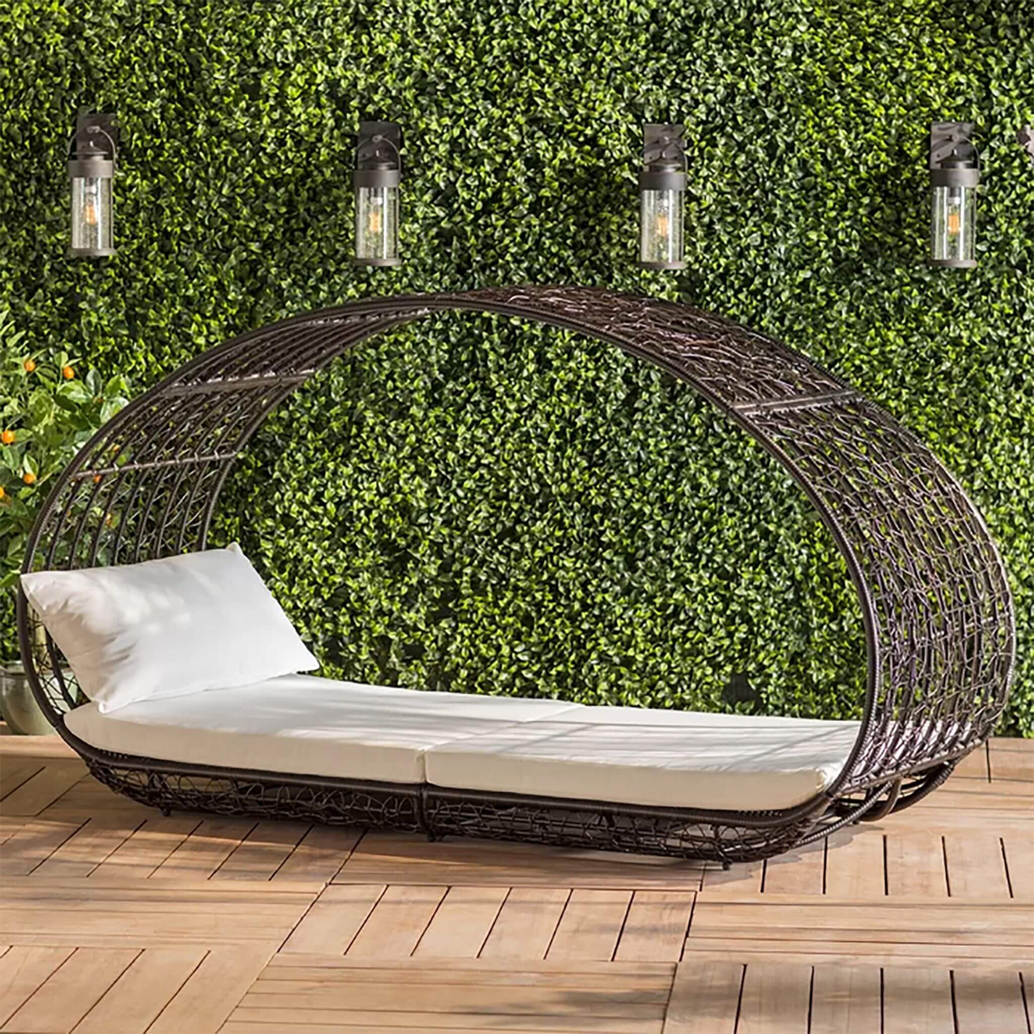 Large 2-Person Abigal Outdoor Wicker Daybed with Aluminum Frame and Cushions