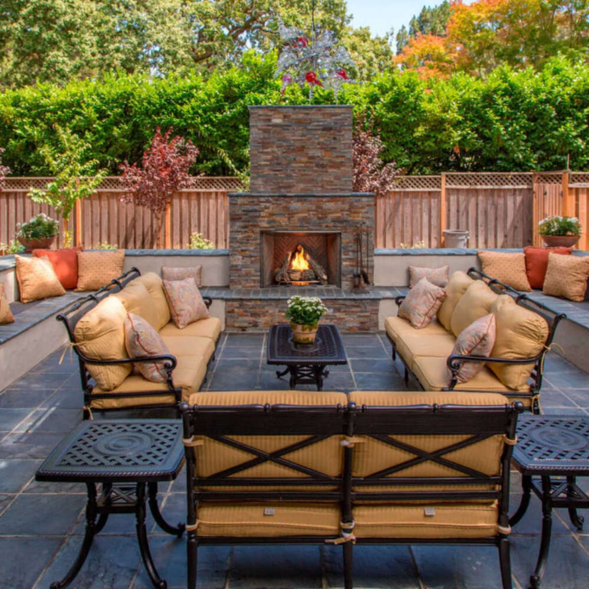 Courtyard 55K BTU 36-Inch Traditional Outdoor Natural Gas Fireplace (No Refractory) [ODCOUG-36NR]
