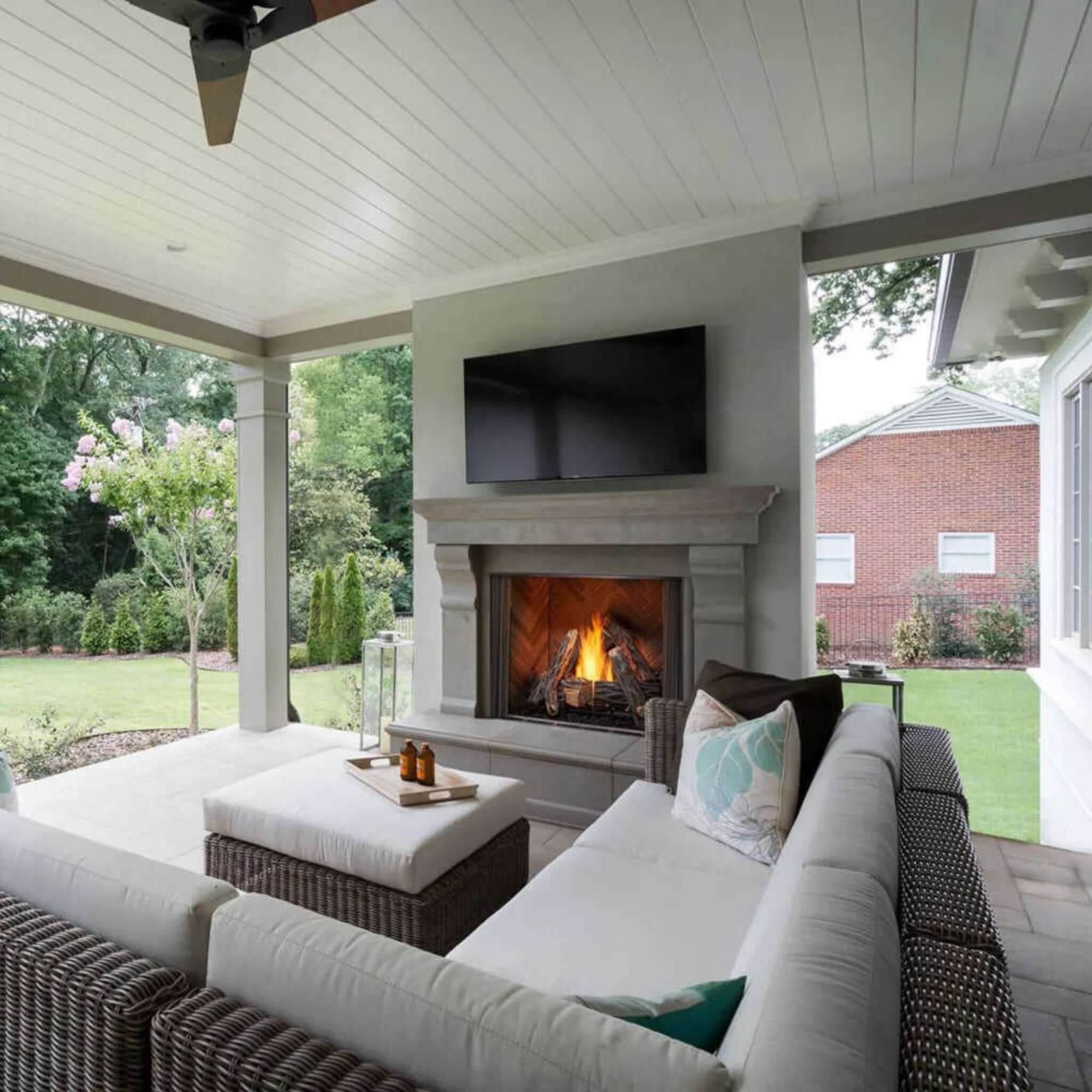 Courtyard 55K BTU 36-Inch Traditional Outdoor Natural Gas Fireplace (No Refractory) [ODCOUG-36NR]